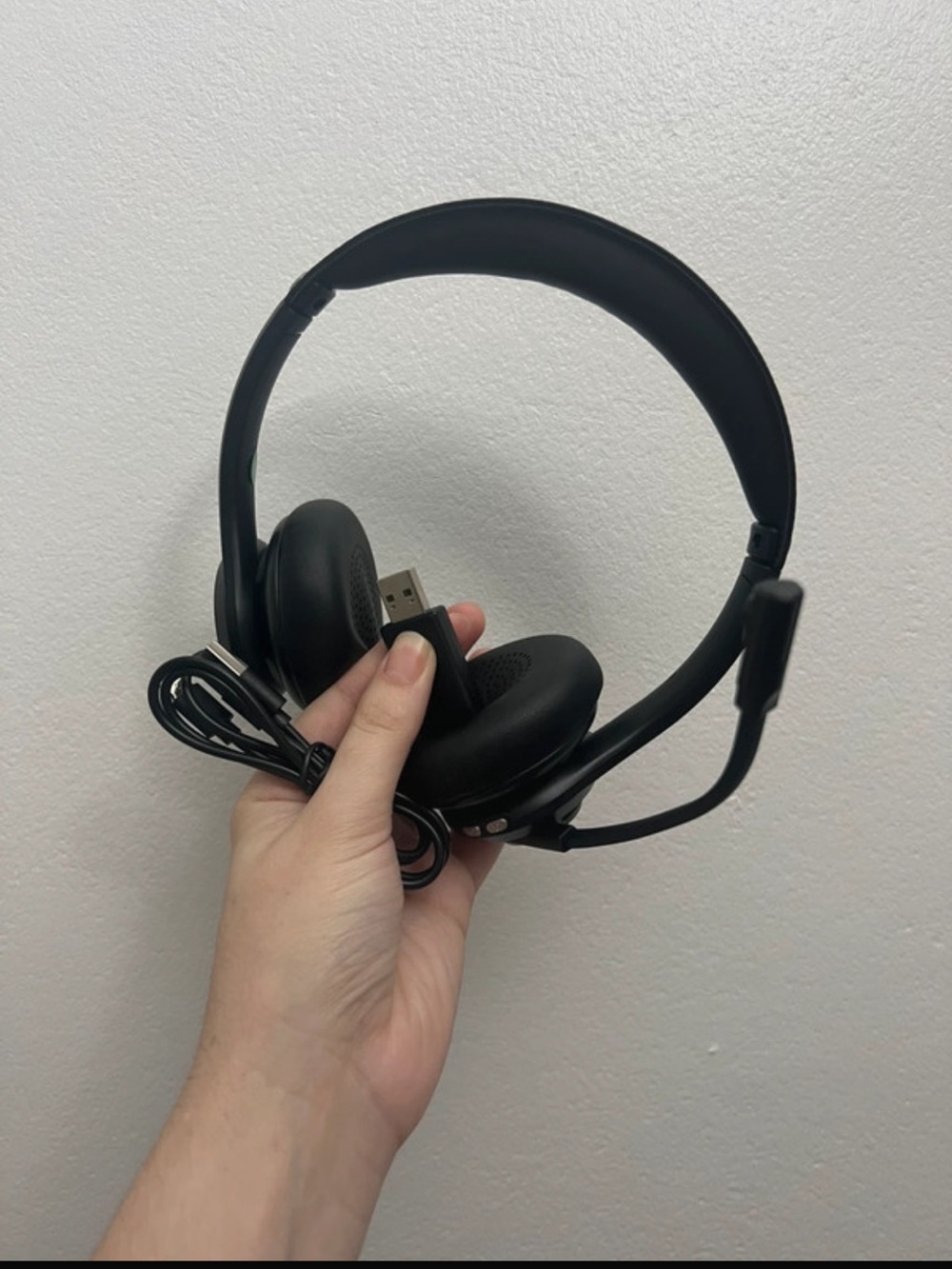 Amazon Black On-Ear USB Headset with Boom Mic and Cushioned Ear Cups